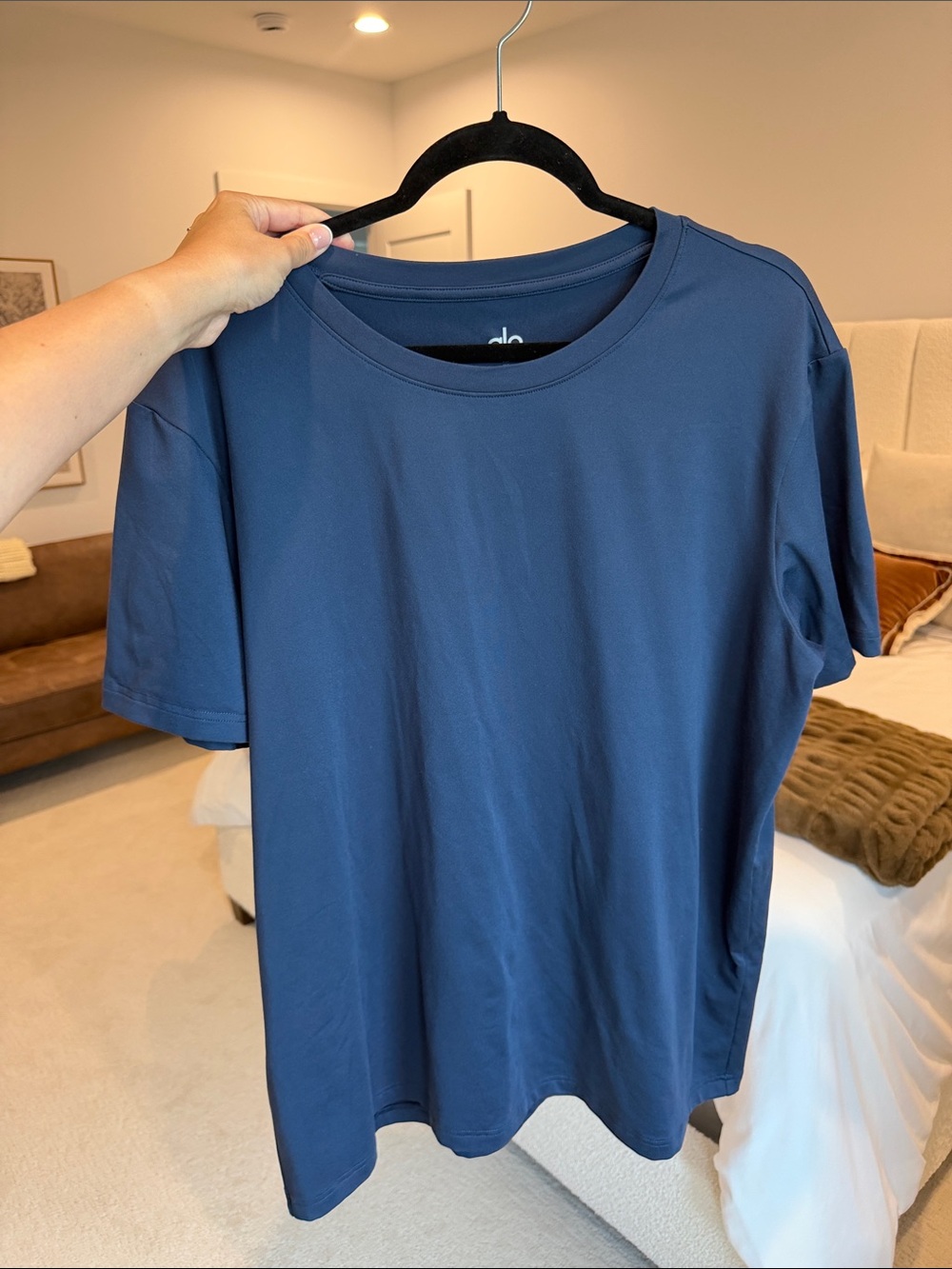 ALO Yoga Men's Short-Sleeve Crew Tee in Navy
